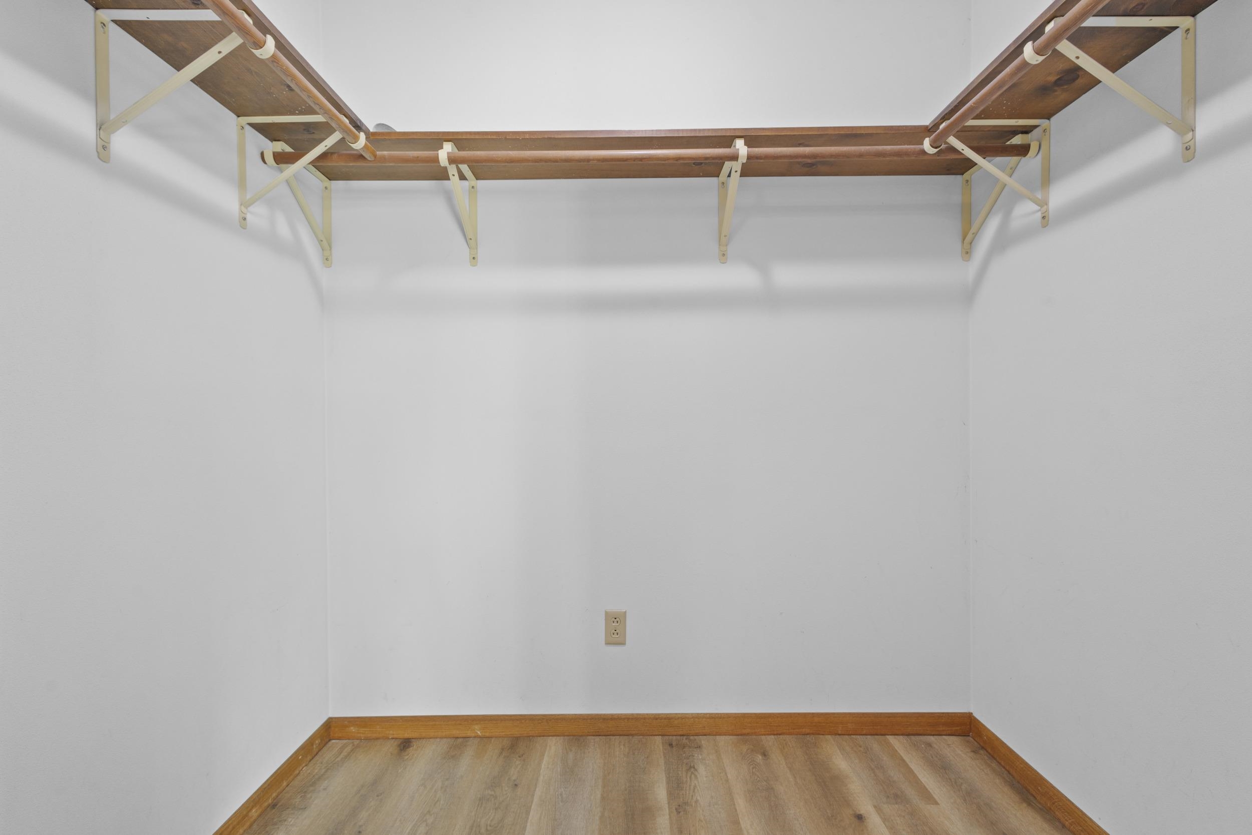 Clintonville, Wisconsin 54929, United States, 4 Bedrooms Bedrooms, ,2 BathroomsBathrooms,Residential,Active,242603