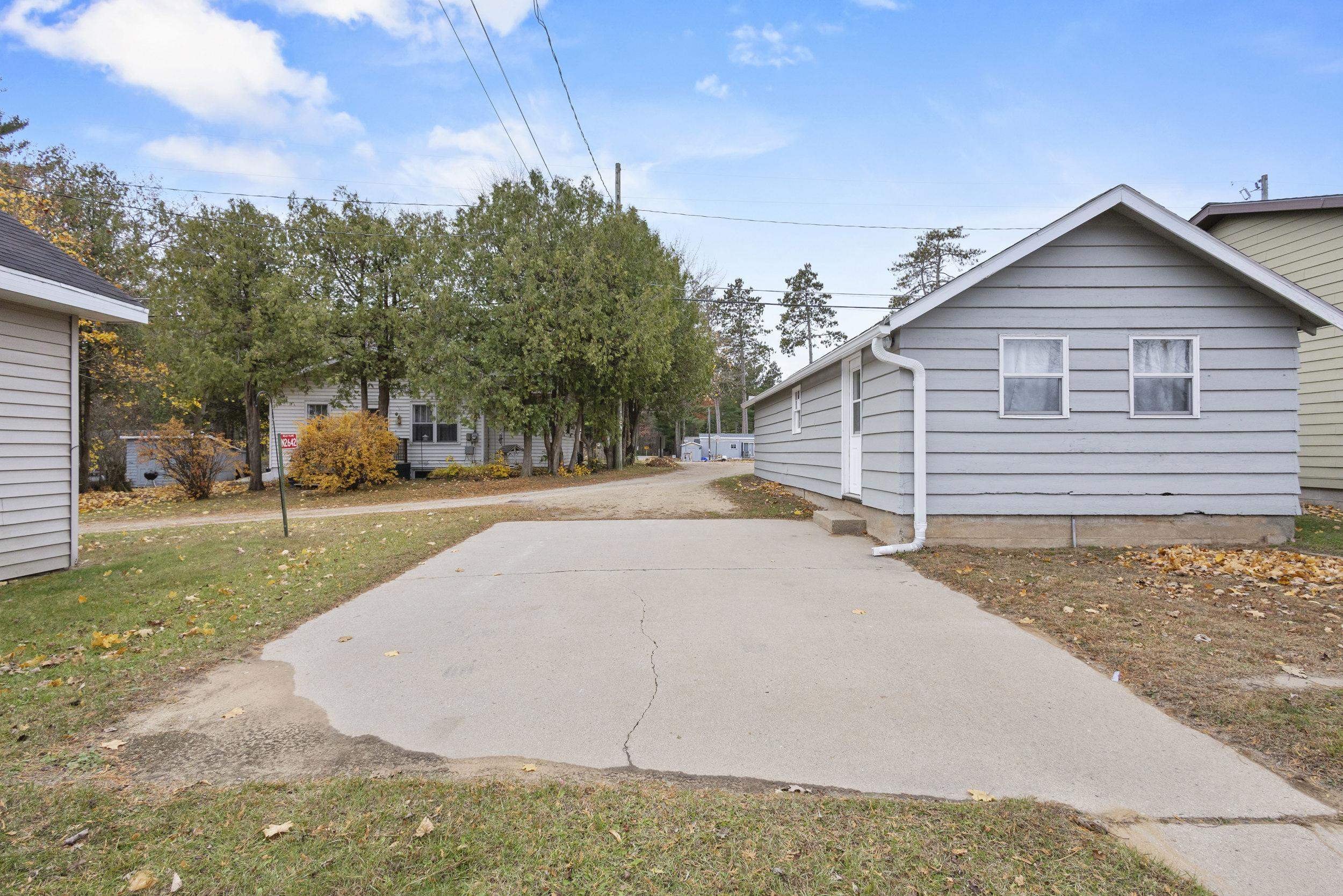 Clintonville, Wisconsin 54929, United States, 4 Bedrooms Bedrooms, ,2 BathroomsBathrooms,Residential,Active,242603