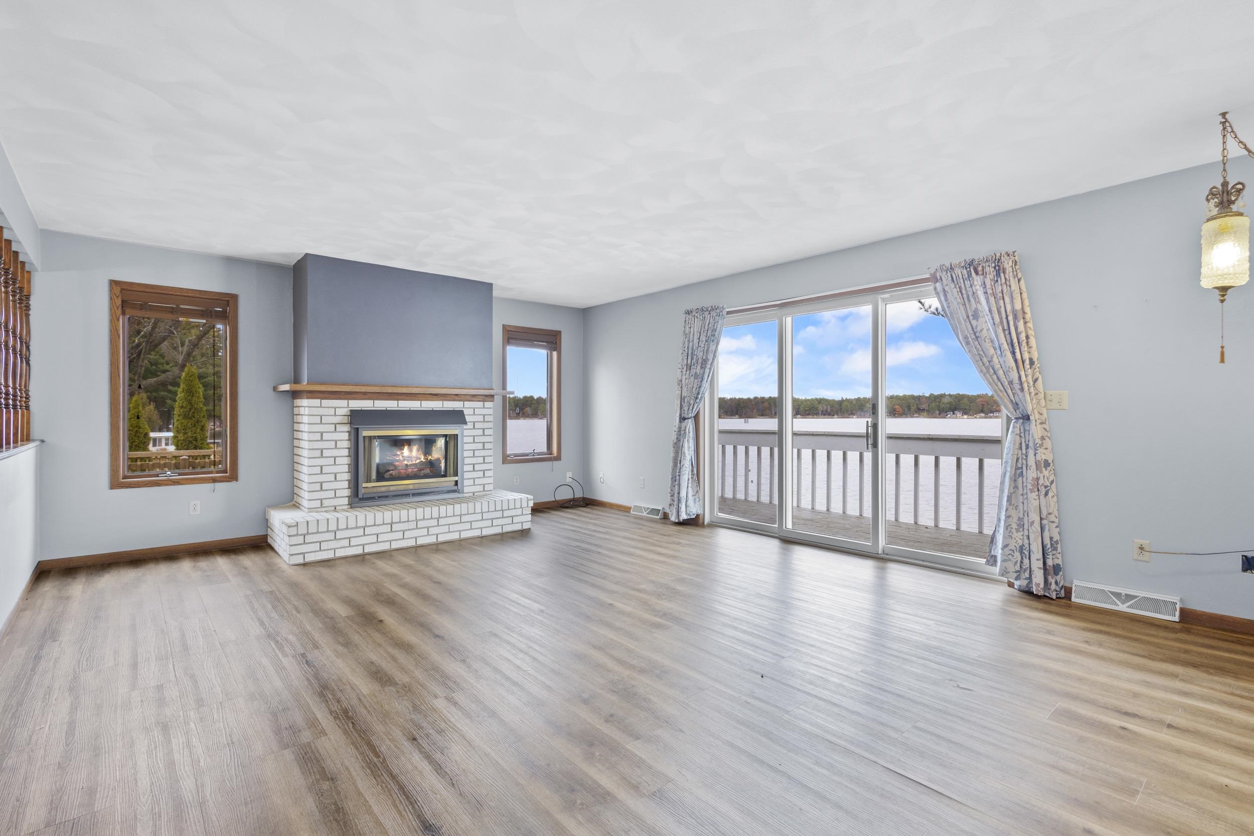 Clintonville, Wisconsin 54929, United States, 4 Bedrooms Bedrooms, ,2 BathroomsBathrooms,Residential,Active,242603