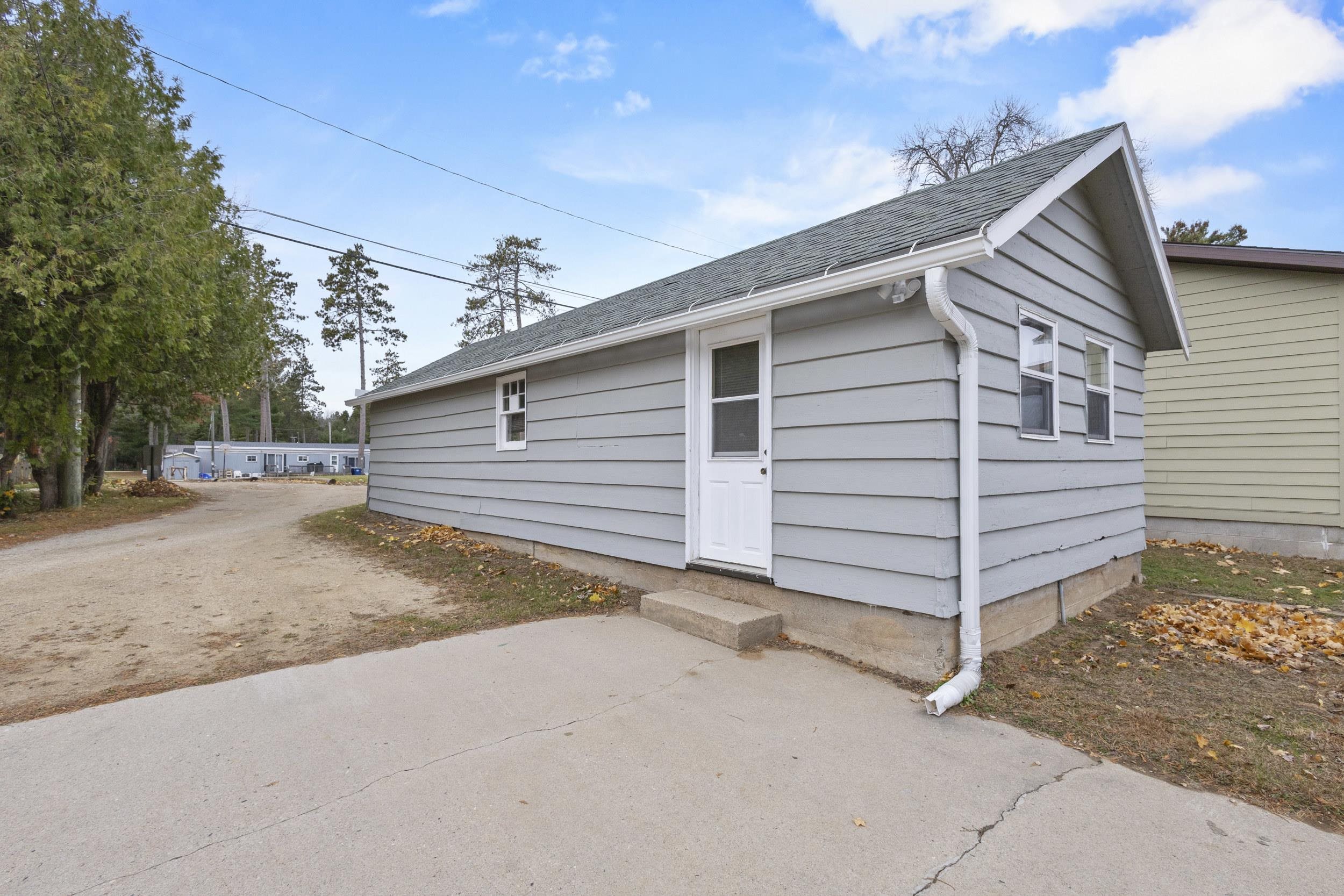 Clintonville, Wisconsin 54929, United States, 4 Bedrooms Bedrooms, ,2 BathroomsBathrooms,Residential,Active,242603