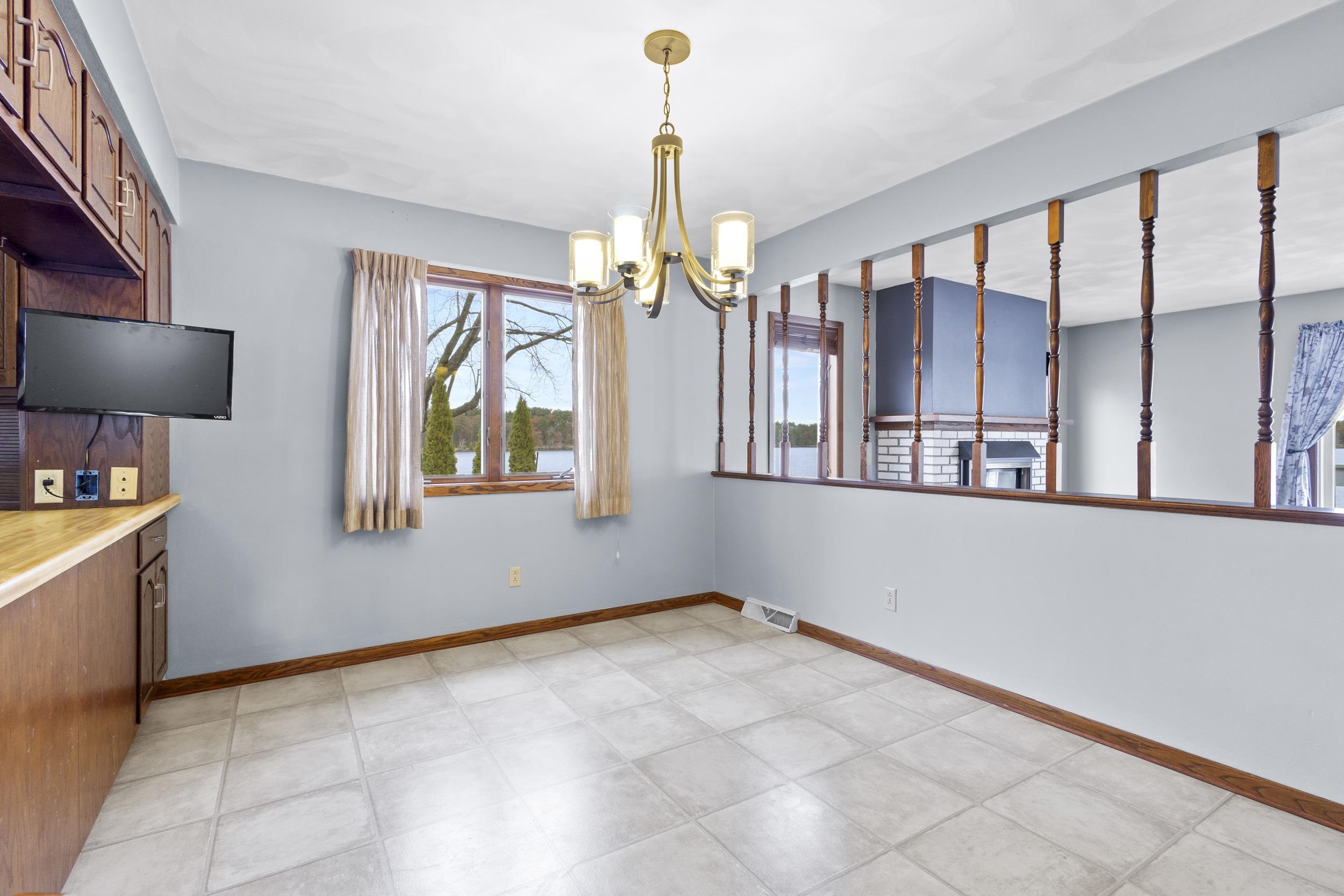 Clintonville, Wisconsin 54929, United States, 4 Bedrooms Bedrooms, ,2 BathroomsBathrooms,Residential,Active,242603