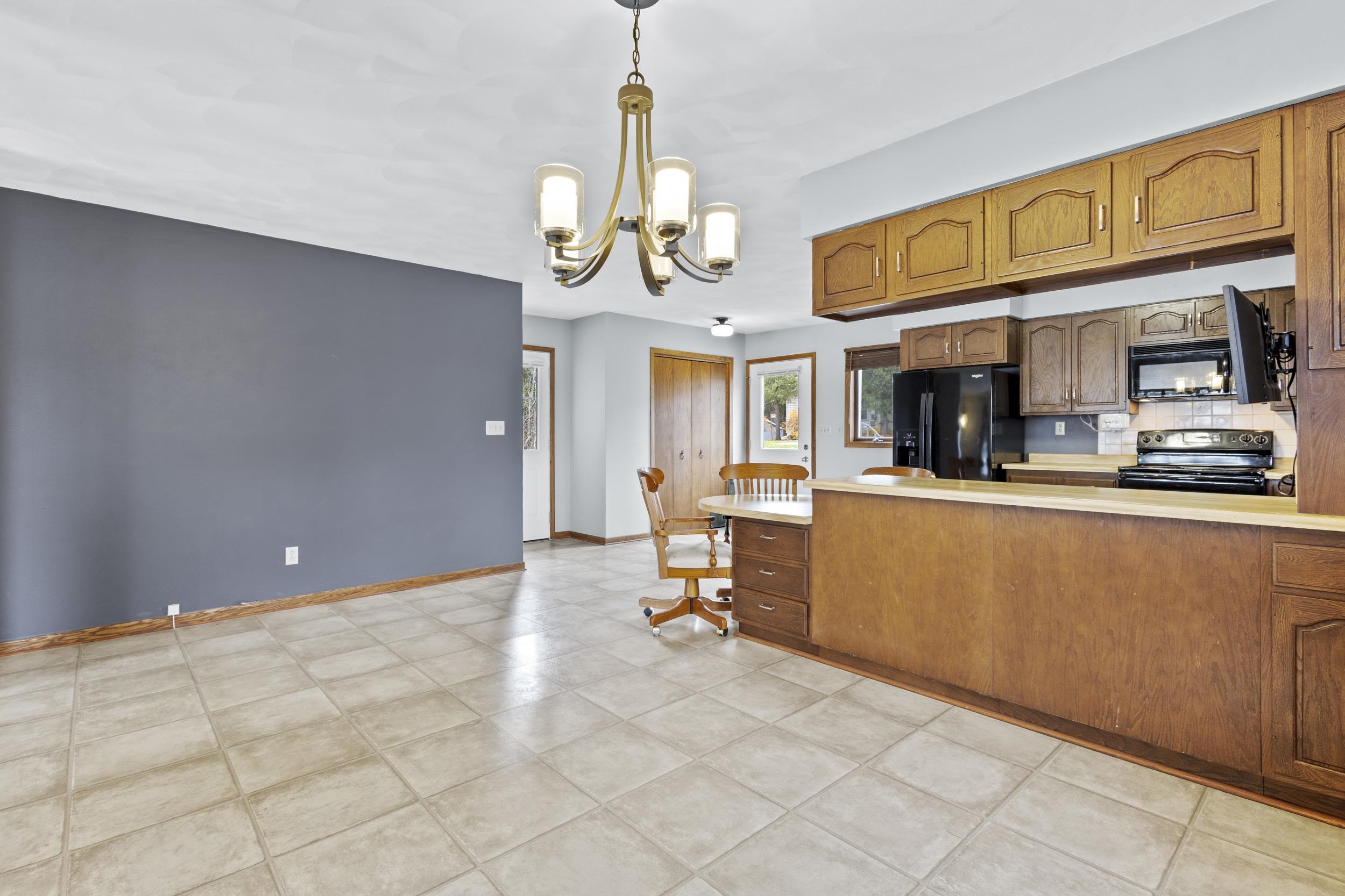 Clintonville, Wisconsin 54929, United States, 4 Bedrooms Bedrooms, ,2 BathroomsBathrooms,Residential,Active,242603