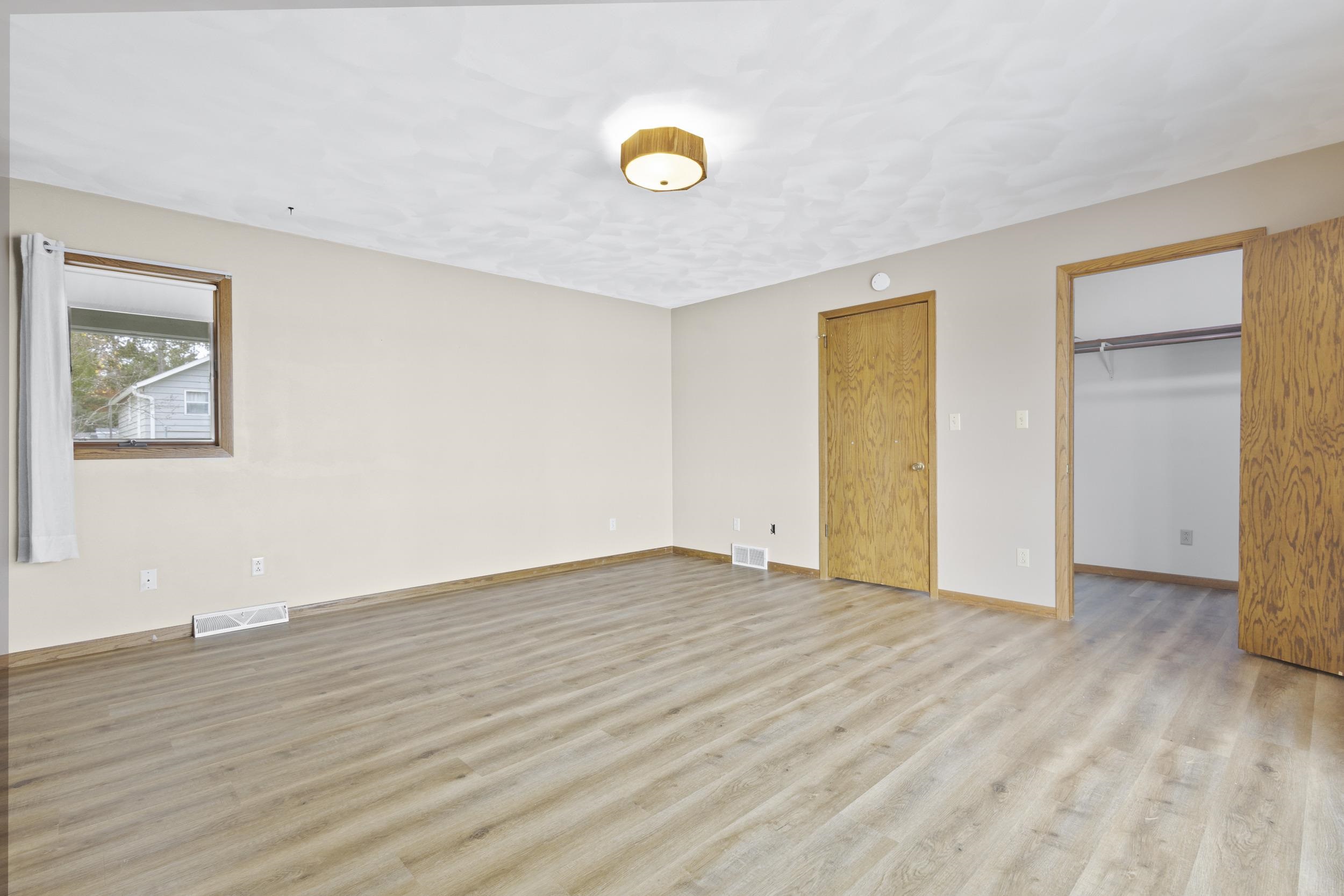 Clintonville, Wisconsin 54929, United States, 4 Bedrooms Bedrooms, ,2 BathroomsBathrooms,Residential,Active,242603