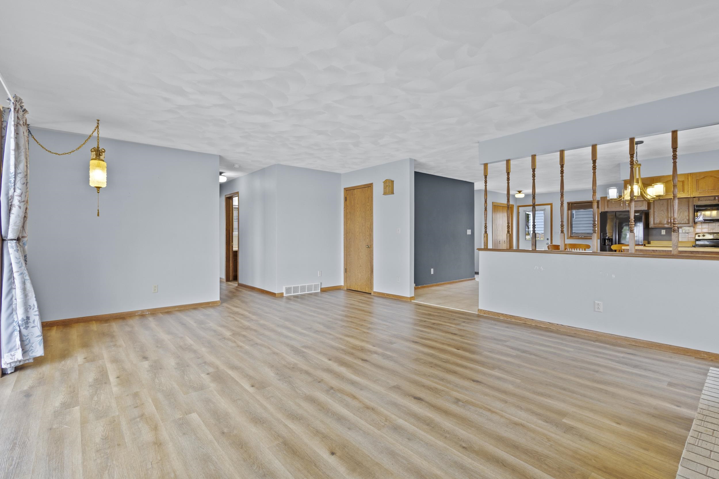 Clintonville, Wisconsin 54929, United States, 4 Bedrooms Bedrooms, ,2 BathroomsBathrooms,Residential,Active,242603