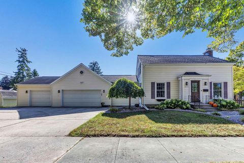 Photo of 1095 MINAHAN Street, GREEN BAY, WI 54303 (MLS # 50316108)