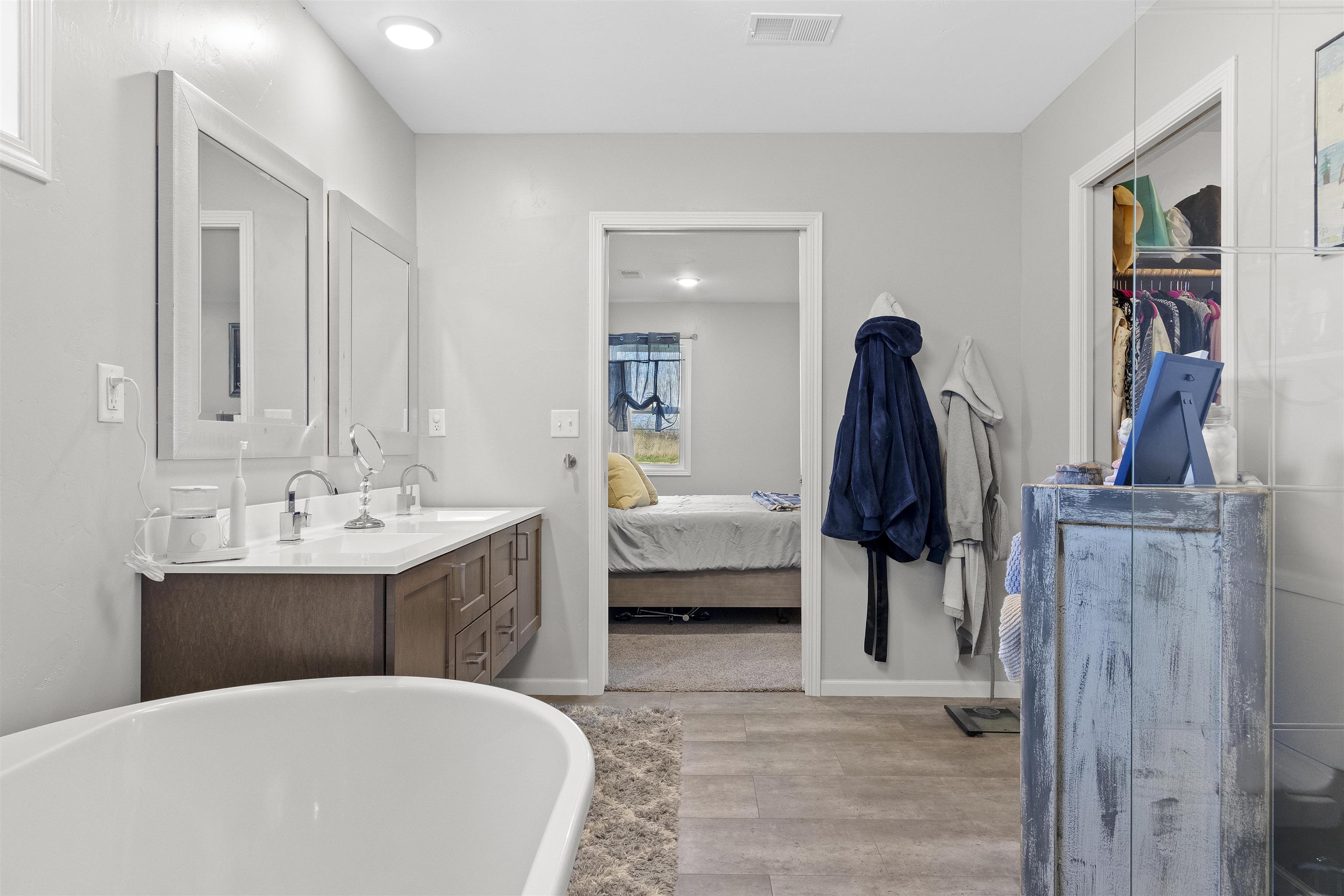 Shawano, Wisconsin 54166, United States, 3 Bedrooms Bedrooms, ,2 BathroomsBathrooms,Residential,Active,218682