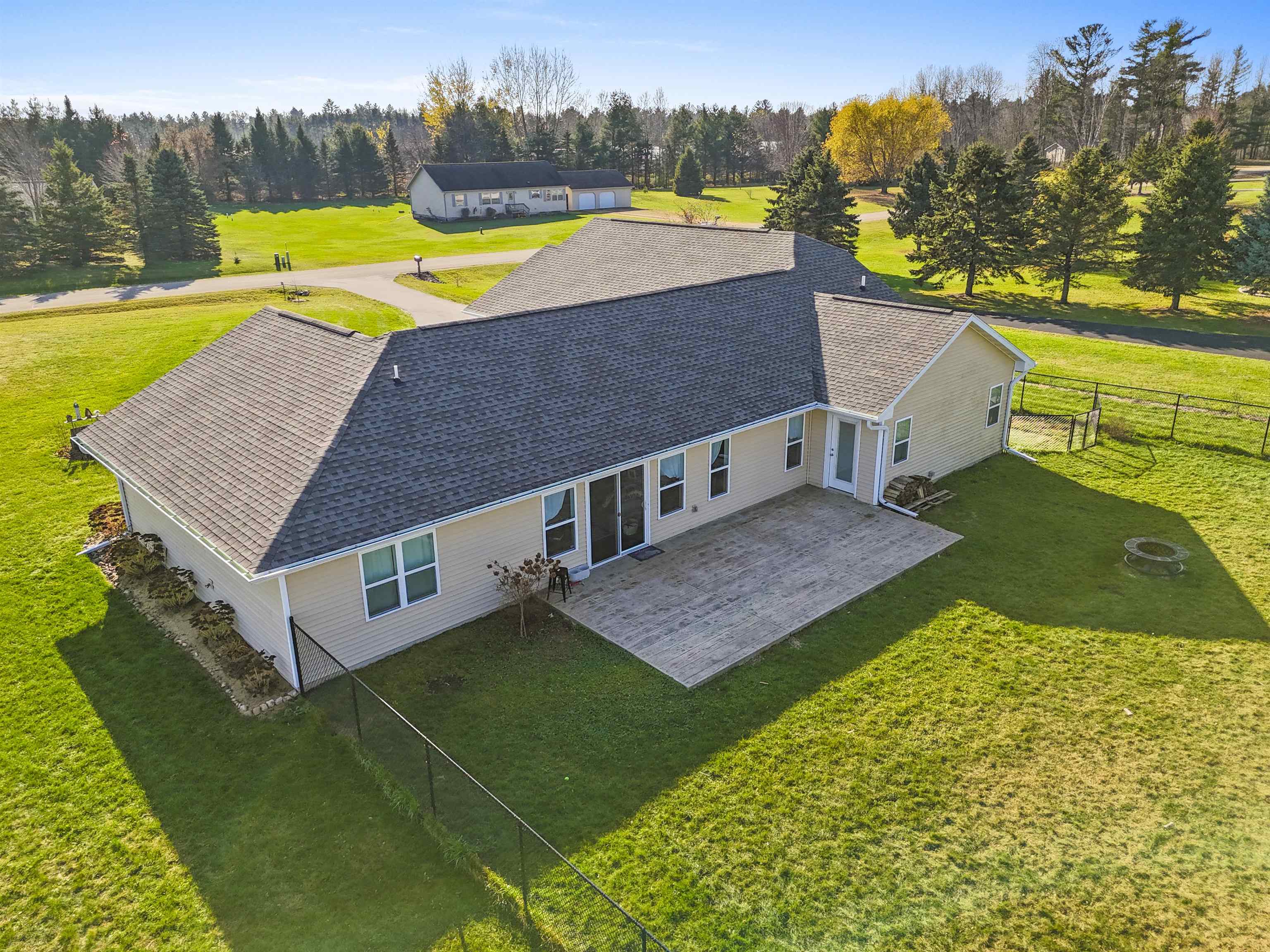 Shawano, Wisconsin 54166, United States, 3 Bedrooms Bedrooms, ,2 BathroomsBathrooms,Residential,Active,218682