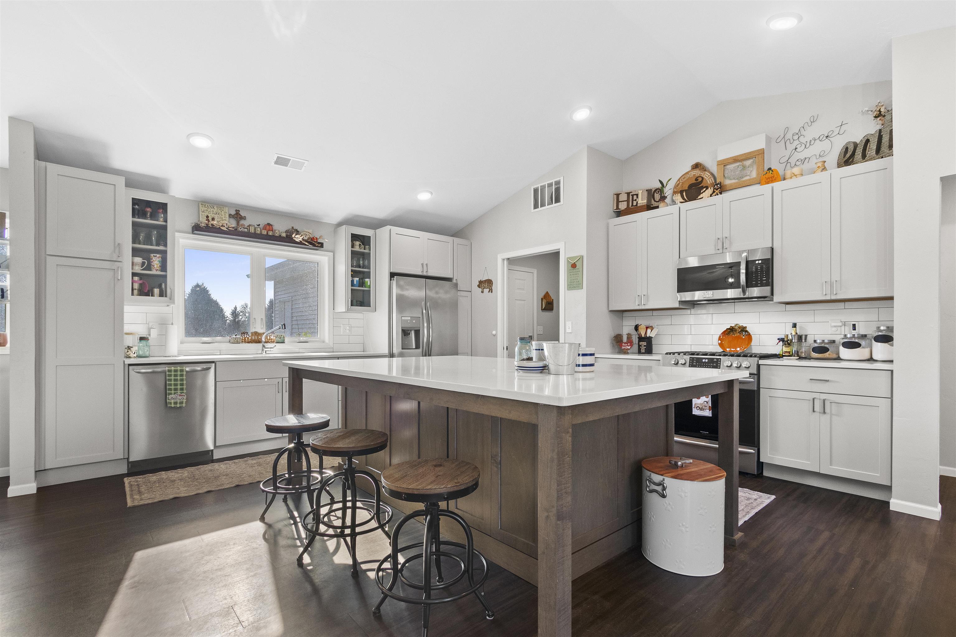 Shawano, Wisconsin 54166, United States, 3 Bedrooms Bedrooms, ,2 BathroomsBathrooms,Residential,Active,218682