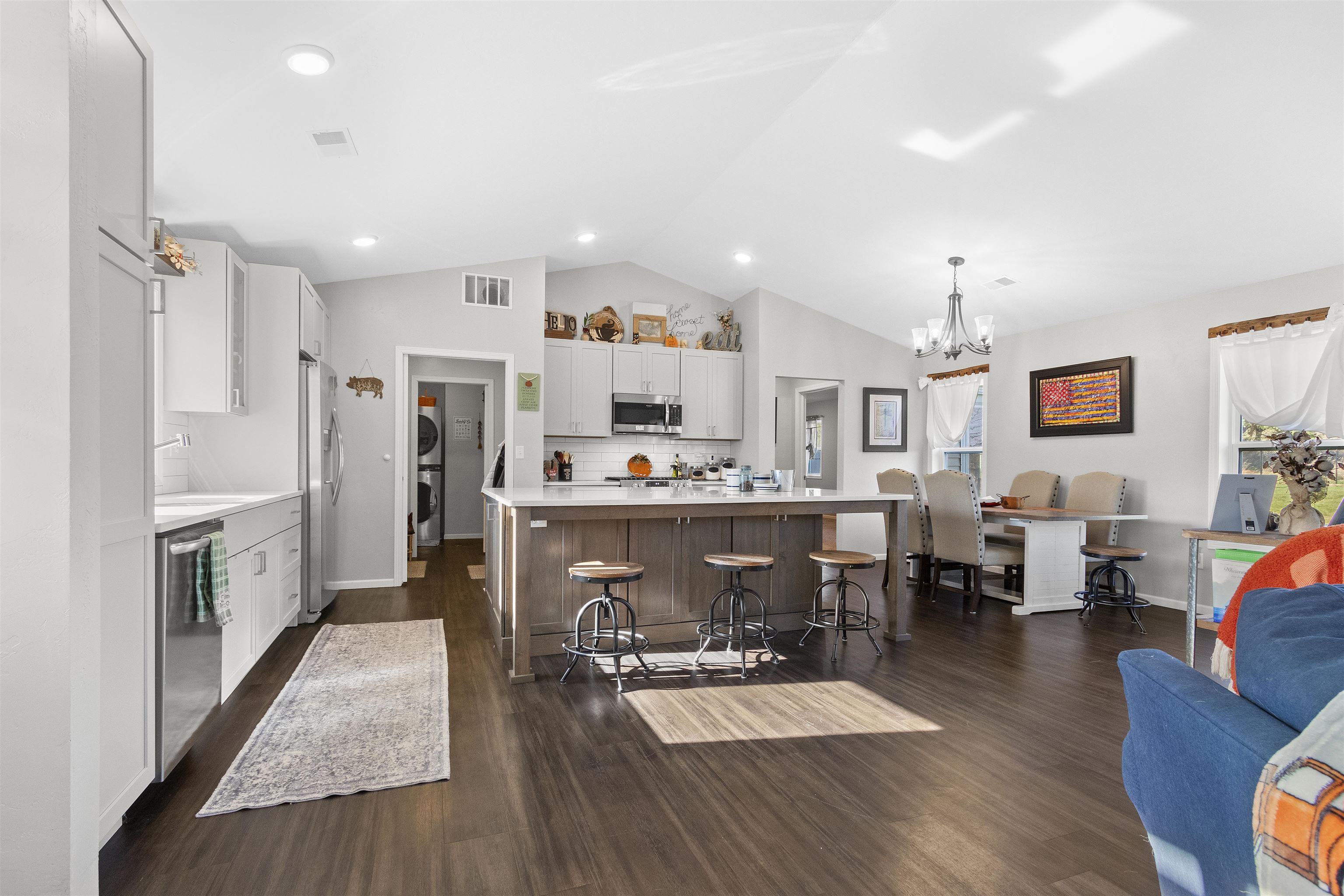 Shawano, Wisconsin 54166, United States, 3 Bedrooms Bedrooms, ,2 BathroomsBathrooms,Residential,Active,218682