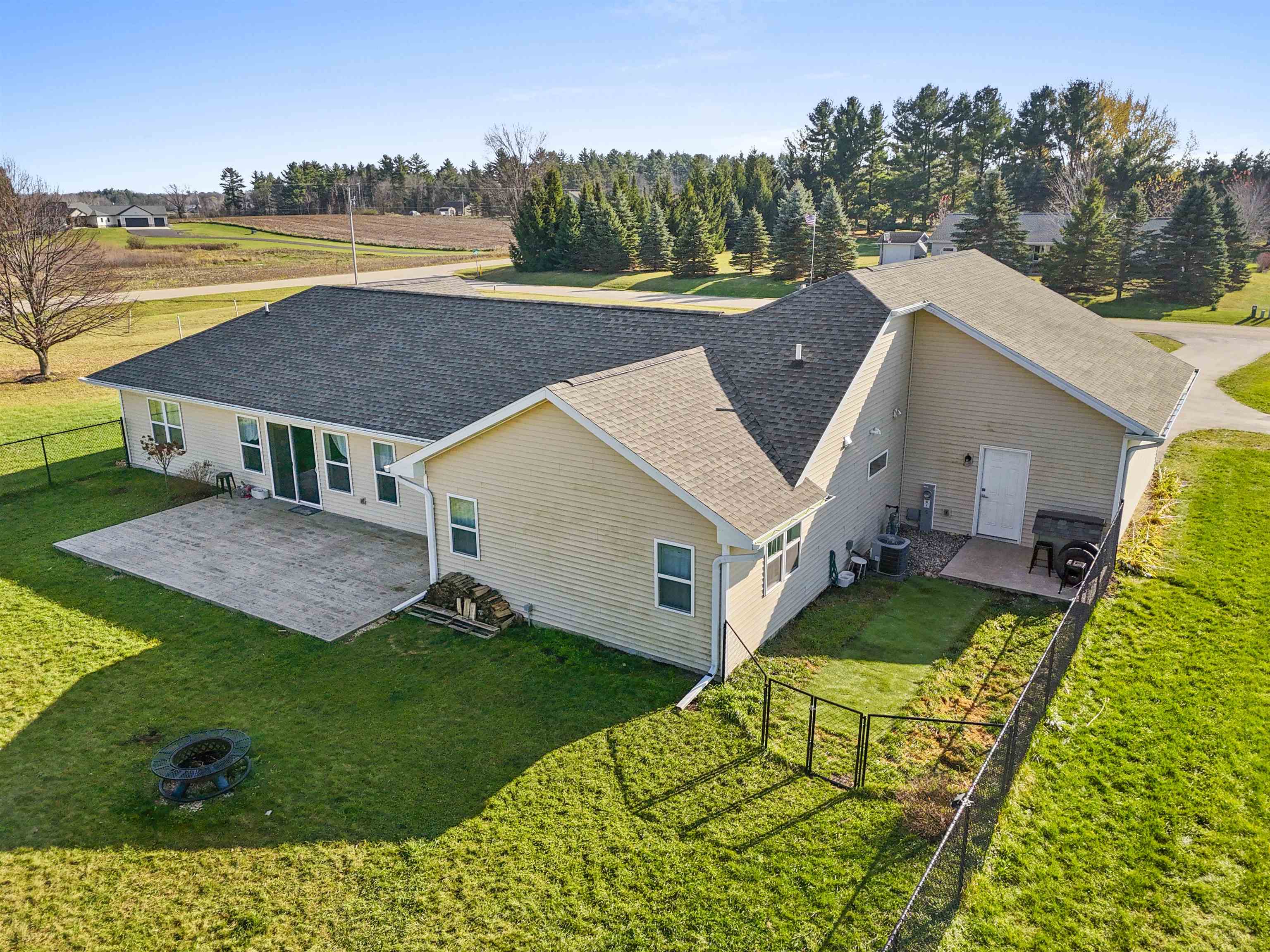 Shawano, Wisconsin 54166, United States, 3 Bedrooms Bedrooms, ,2 BathroomsBathrooms,Residential,Active,218682