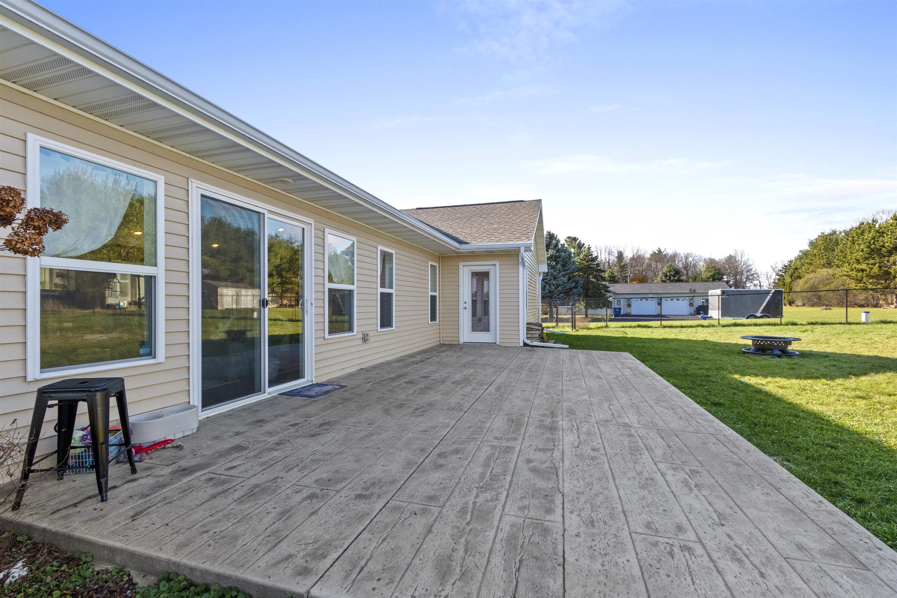 Shawano, Wisconsin 54166, United States, 3 Bedrooms Bedrooms, ,2 BathroomsBathrooms,Residential,Active,218682