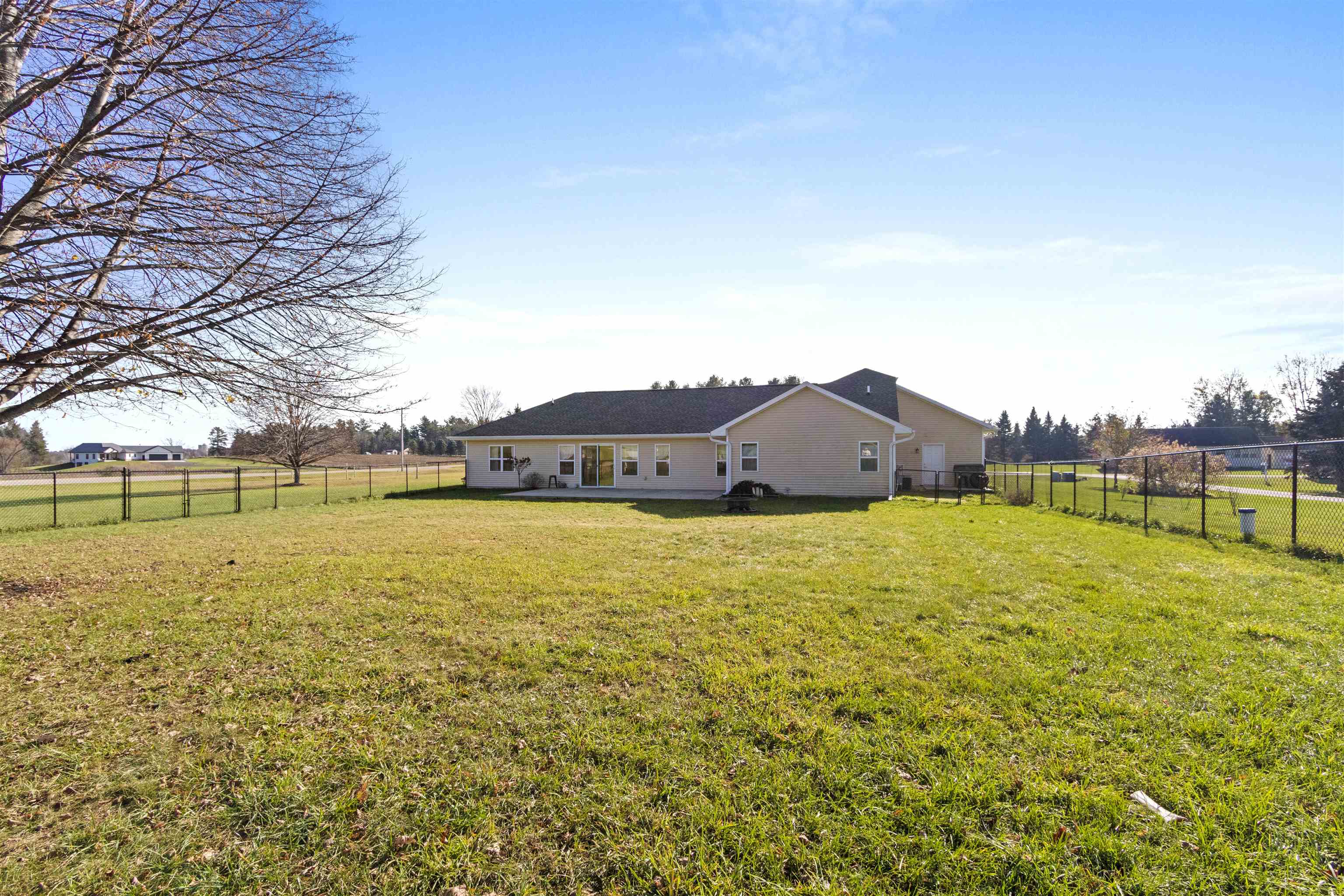 Shawano, Wisconsin 54166, United States, 3 Bedrooms Bedrooms, ,2 BathroomsBathrooms,Residential,Active,218682