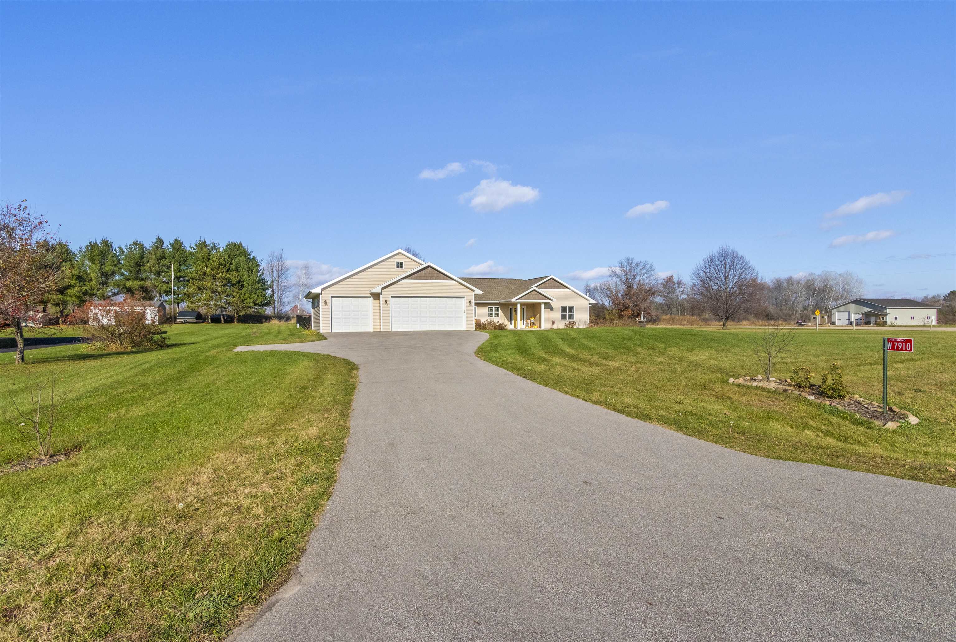 Shawano, Wisconsin 54166, United States, 3 Bedrooms Bedrooms, ,2 BathroomsBathrooms,Residential,Active,218682