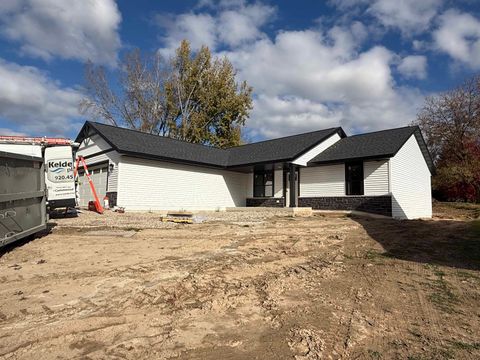 Photo of 1020 PINECREST Road, GREEN BAY, WI 54313 (MLS # 50317373)