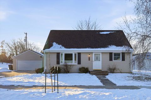 Photo of 215 LILAC Lane, LITTLE CHUTE, WI 54140 (MLS # 50320498)