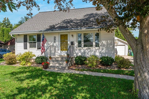 Photo of 291 17TH Street, FOND DU LAC, WI 54935 (MLS # 50332579)