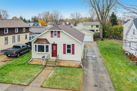 Photo of 333 GRANDVIEW Avenue, MENASHA, WI 54952 (MLS # 50318456)