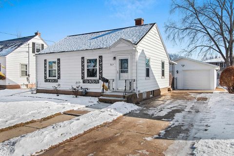 Photo of 805 15TH Avenue, GREEN BAY, WI 54304 (MLS # 50320039)