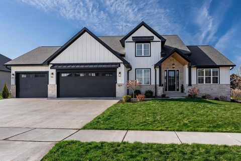 Photo of 3014 STONE FENCE Place, GREEN BAY, WI 54311 (MLS # 50321223)