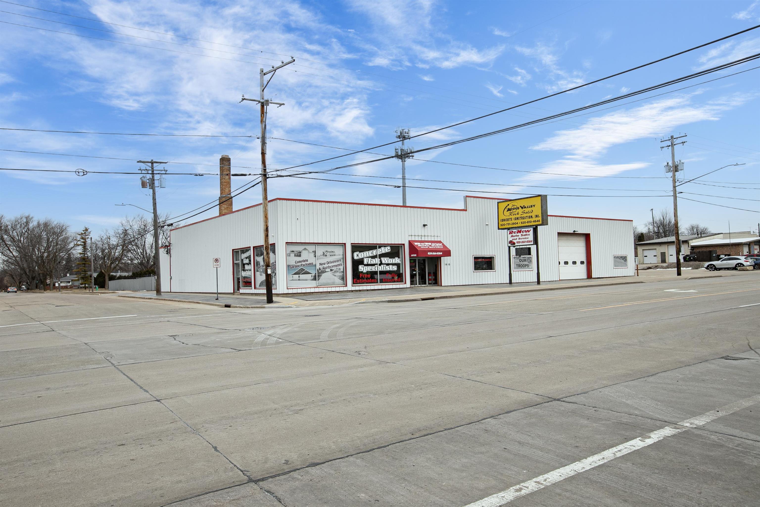 Photo 1 of 39 — 1610 W WISCONSIN Avenue, APPLETON, WI 54914