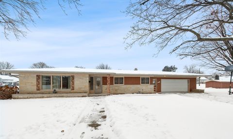 Photo of 401 MCCAGG Street, PESHTIGO, WI 54157 (MLS # 50320154)