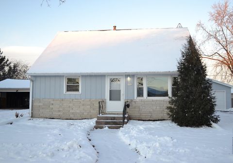 Photo of 1322 W 5TH Avenue, OSHKOSH, WI 54902 (MLS # 50319018)