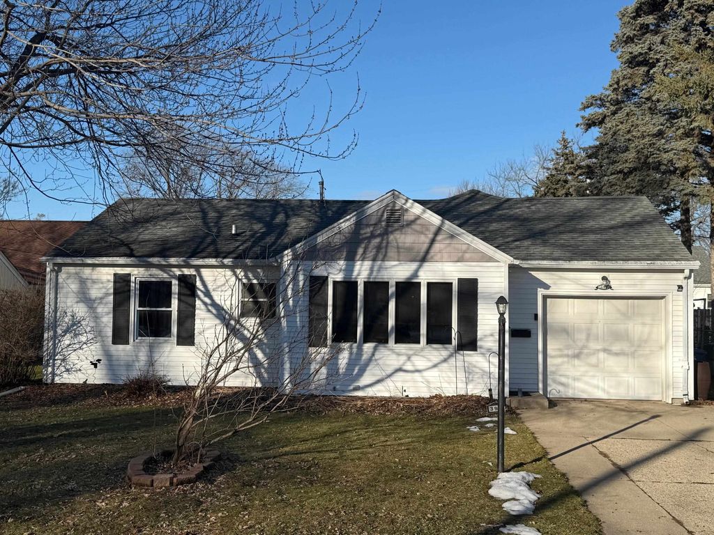 Photo of 397 GARDNERS ROW Street, APPLETON, WI 54915 (MLS # 50319119)