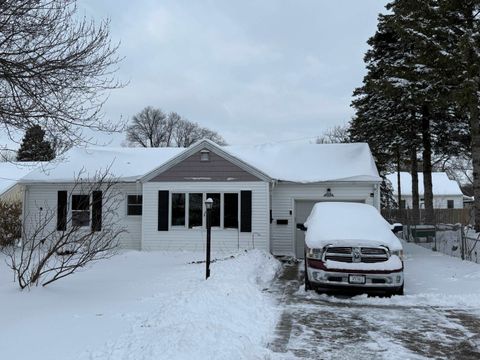 Photo of 397 GARDNERS ROW Street, APPLETON, WI 54915 (MLS # 50319119)