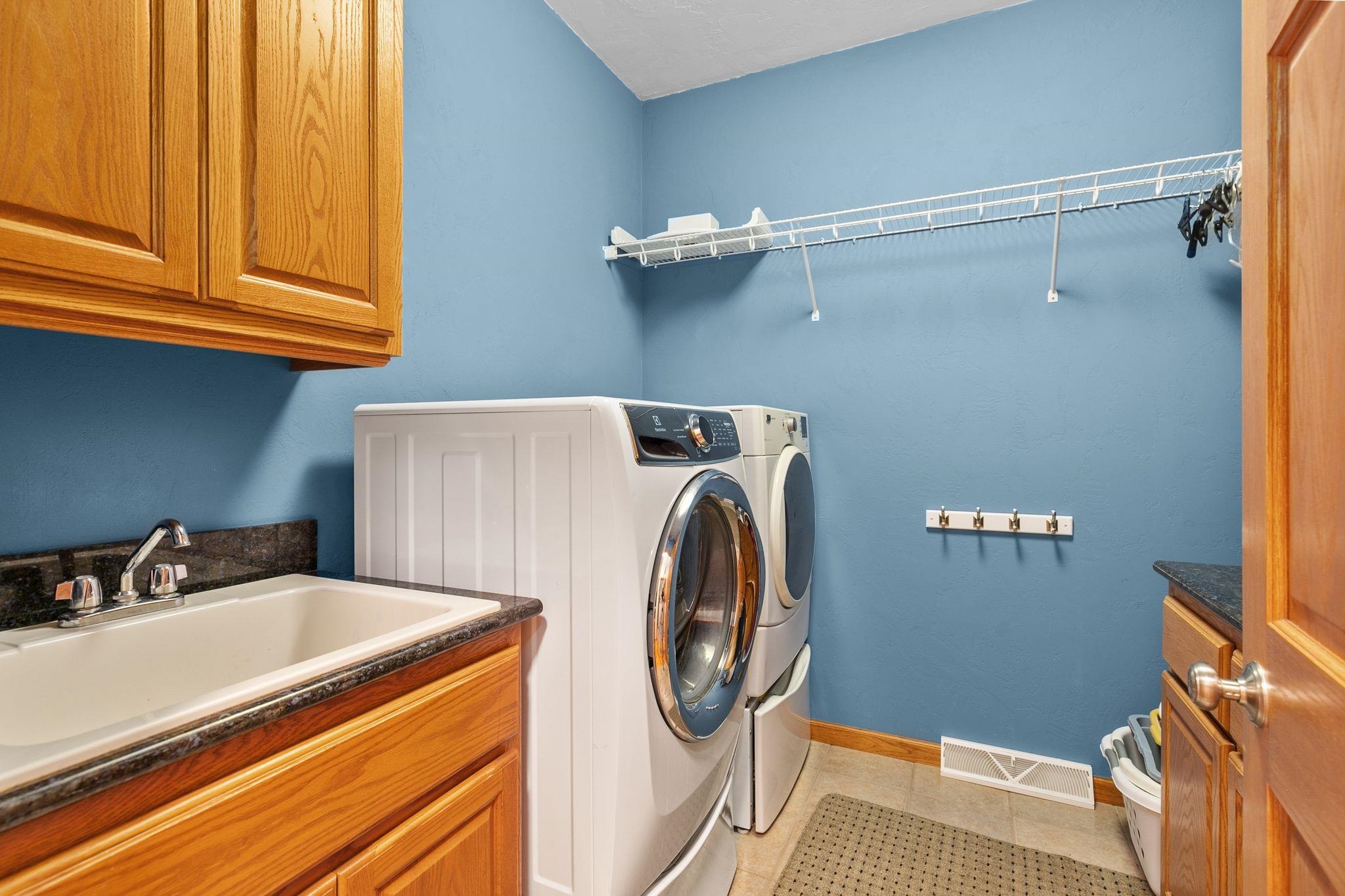 Sherwood, Wisconsin 54169, United States, 5 Bedrooms Bedrooms, ,5 BathroomsBathrooms,Residential,Active,192091