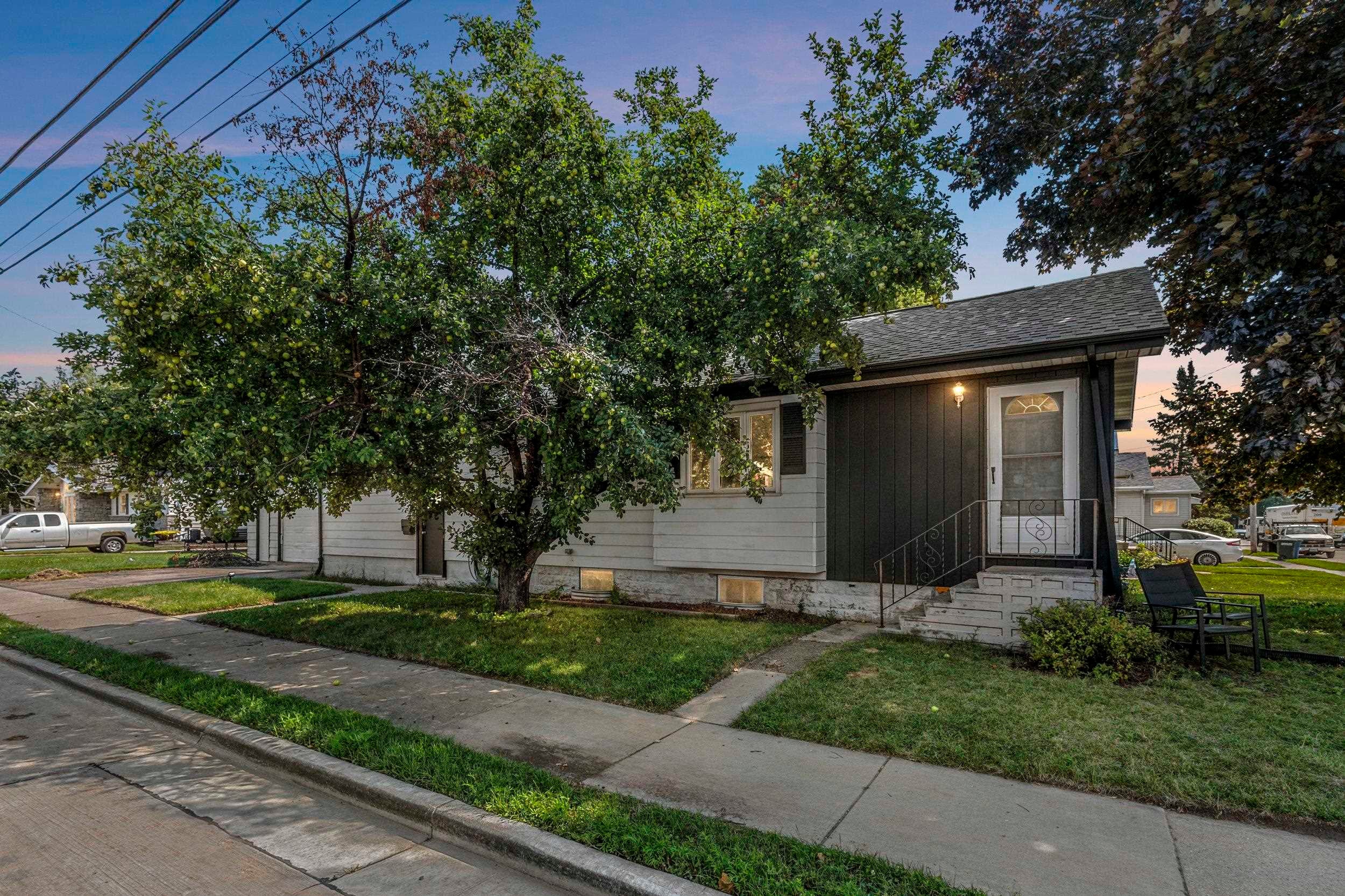 1222 KNAPP Street