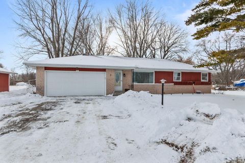 Photo of 5481 E REIGHMOOR Road, OMRO, WI 54963 (MLS # 50319160)