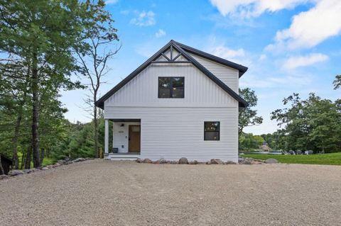 Photo of W5070 W LONG LAKE Road, WAUPACA, WI 54981 (MLS # 50314093)