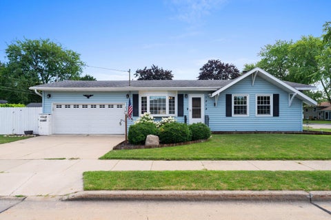 Photo of 1919 WINCHESTER Avenue, OSHKOSH, WI 54901 (MLS # 50330273)