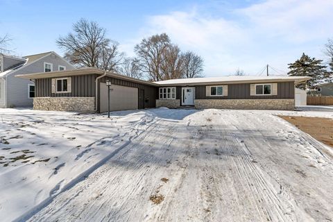 Photo of 655 S PARK Avenue, NEENAH, WI 54956 (MLS # 50320520)
