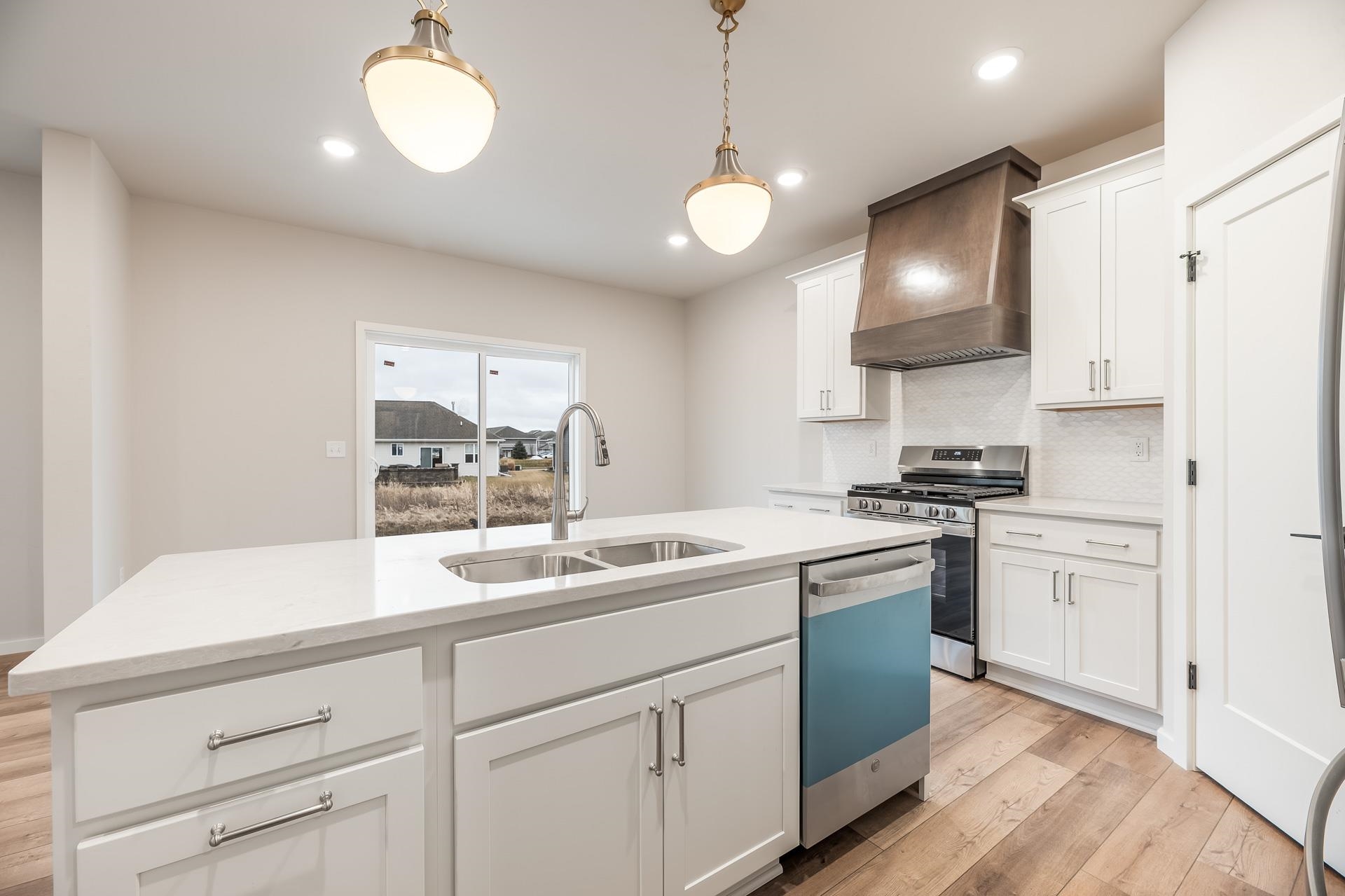 3731 E GLADIOLUS Place