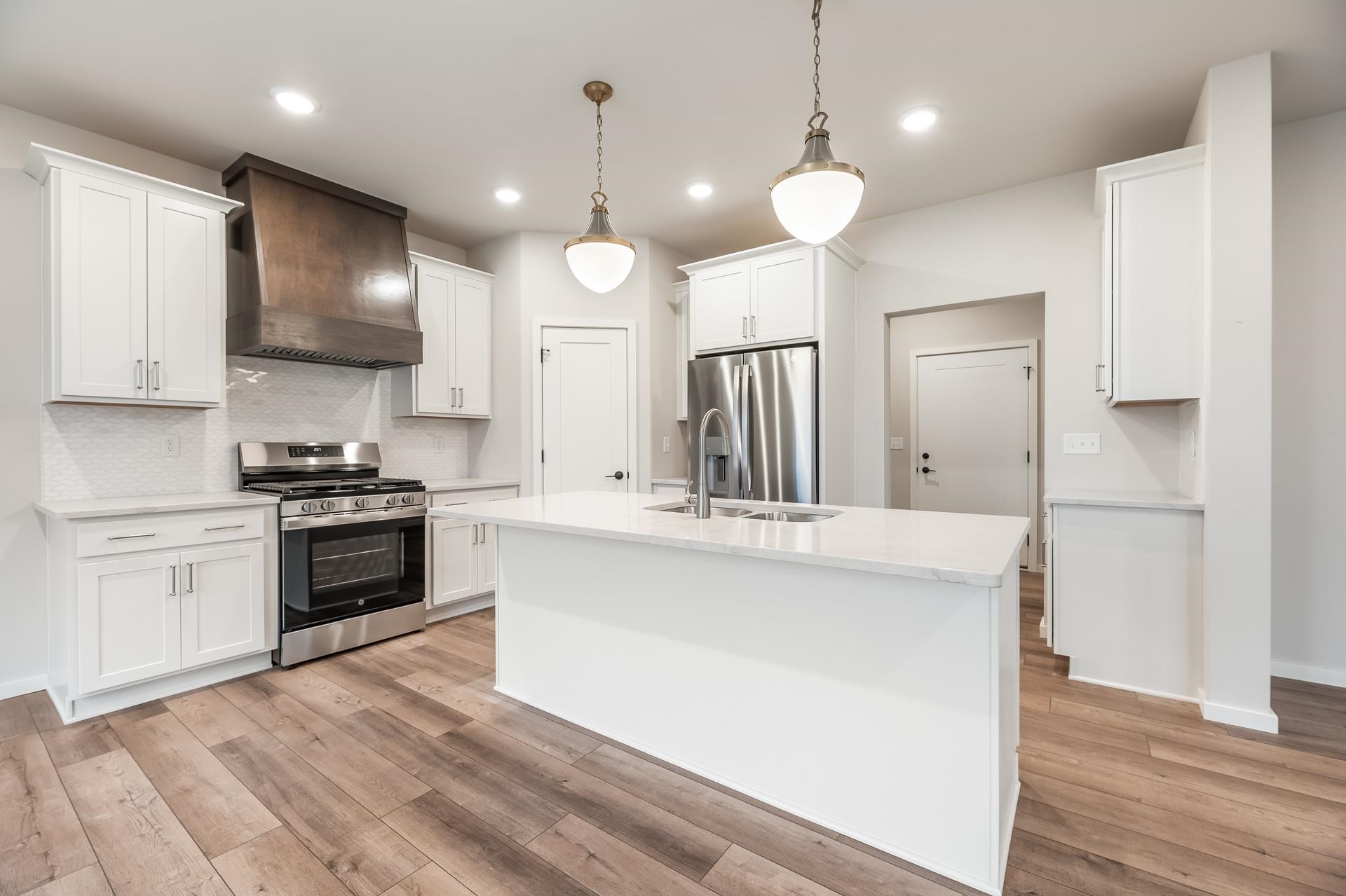 3731 E GLADIOLUS Place