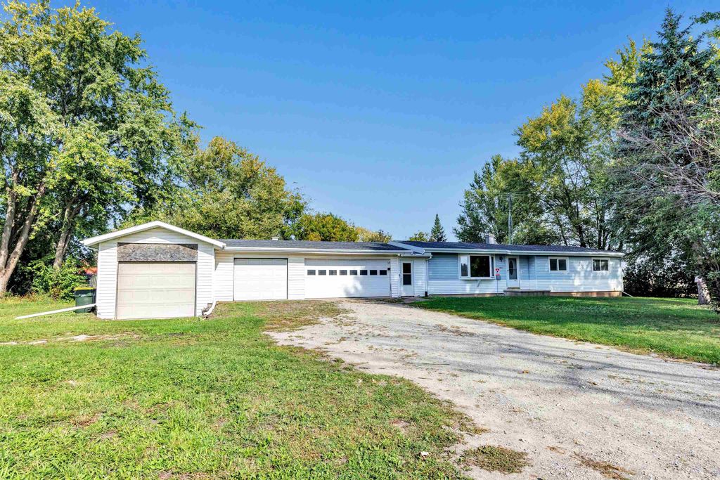 Photo of 4076 COUNTY ROAD G, OSHKOSH, WI 54904 (MLS # 50319164)