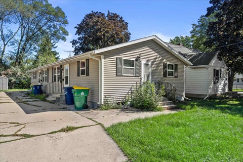 Photo of 956 LANGLADE Avenue, GREEN BAY, WI 54304 (MLS # 50332587)