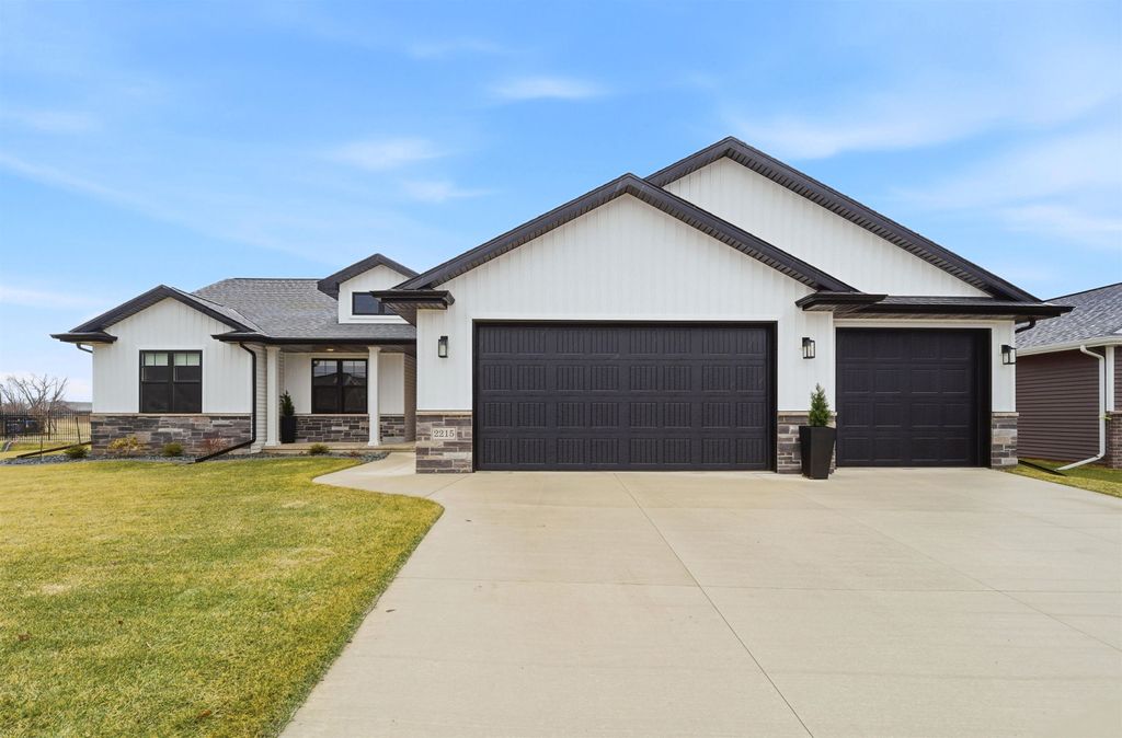 Photo of 2215 E HONEYGOLD Court, APPLETON, WI 54913 (MLS # 50322169)