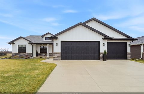 Photo of 2215 E HONEYGOLD Court, APPLETON, WI 54913 (MLS # 50322169)