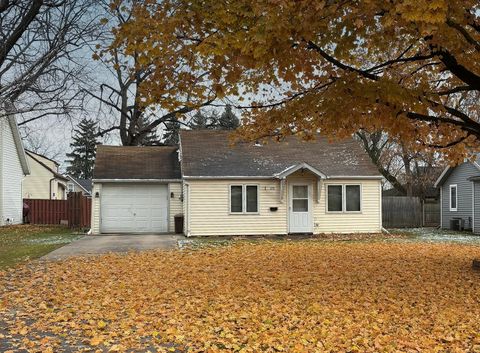 Photo of 175 PLUMMER Avenue, NEENAH, WI 54956 (MLS # 50318612)