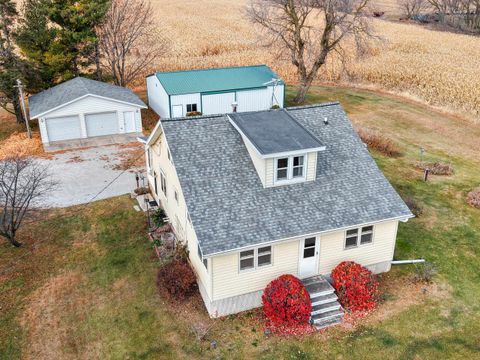 Photo of N3075 COUNTY RD C, PULASKI, WI 54162 (MLS # 50318409)