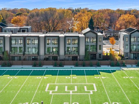 Photo of 1108 BROOKWOOD Drive #22, GREEN BAY, WI 54304 (MLS # 50318353)