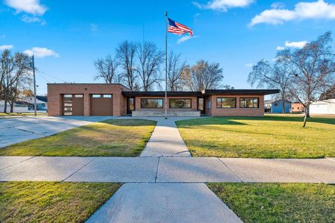 Photo of 421 S ST AUGUSTINE Street, PULASKI, WI 54162 (MLS # 50318470)