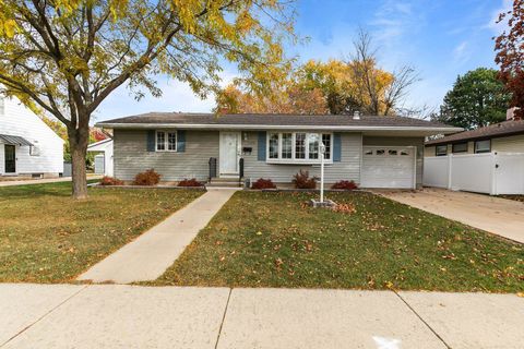 Photo of 1076 SHADOW Lane, GREEN BAY, WI 54304 (MLS # 50318538)