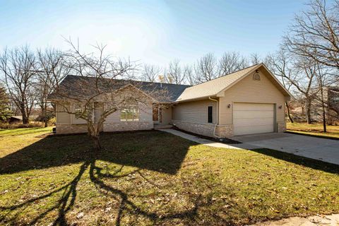Photo of N5726 SUSAN Street, GREEN LAKE, WI 54941 (MLS # 50318309)