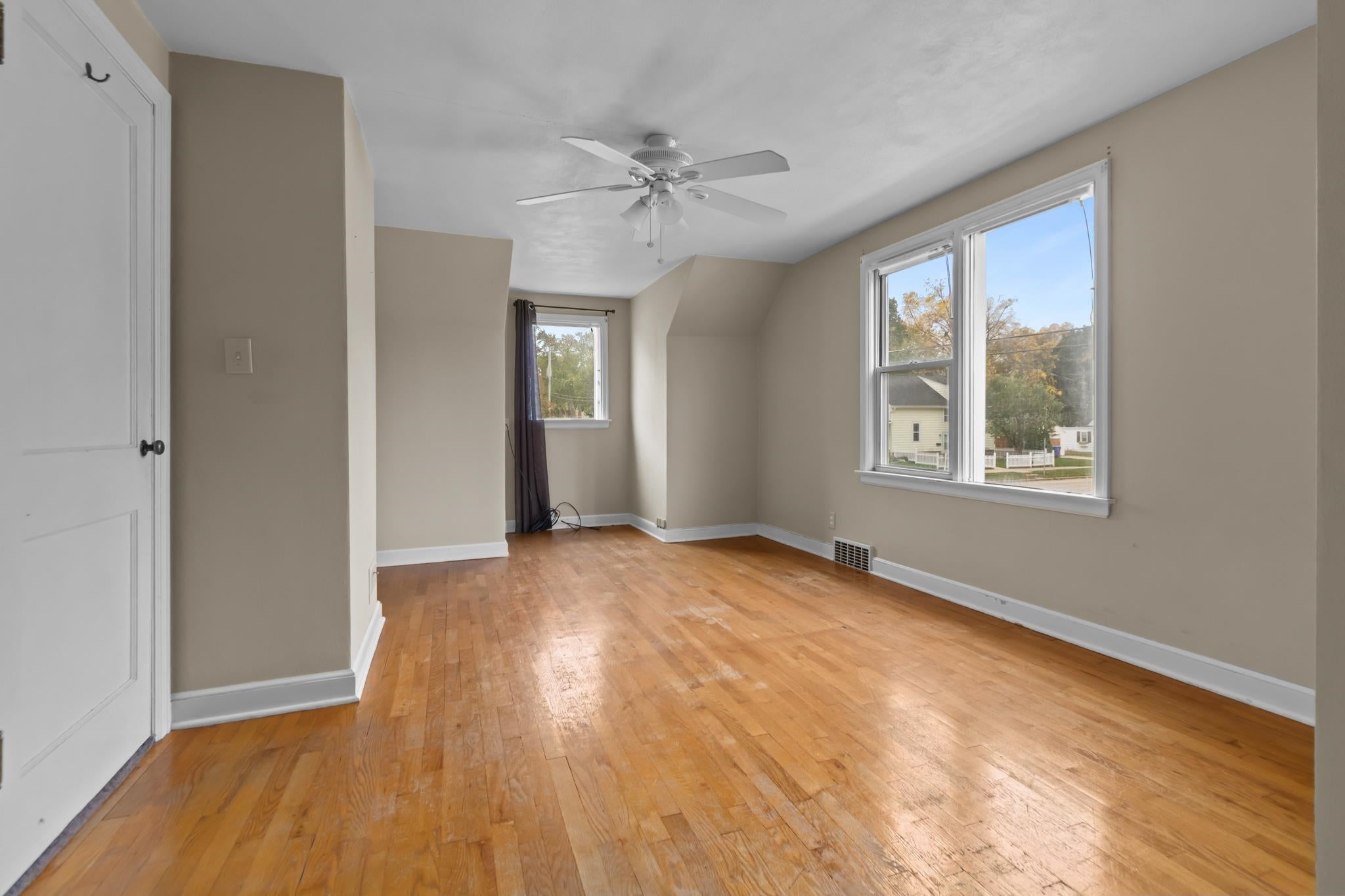 204 E GLENDALE Avenue