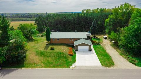 Photo of E6041 EVANSWOOD Road, WEYAUWEGA, WI 54983 (MLS # 50316221)