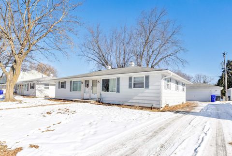 Photo of 708 N FERNMEADOW Drive, APPLETON, WI 54915 (MLS # 50321053)