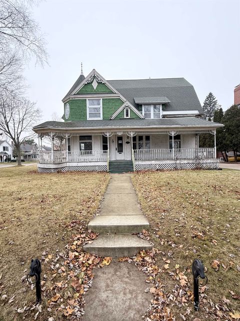 Photo of 2402 JEFFERSON Street, TWO RIVERS, WI 54241 (MLS # 50318676)